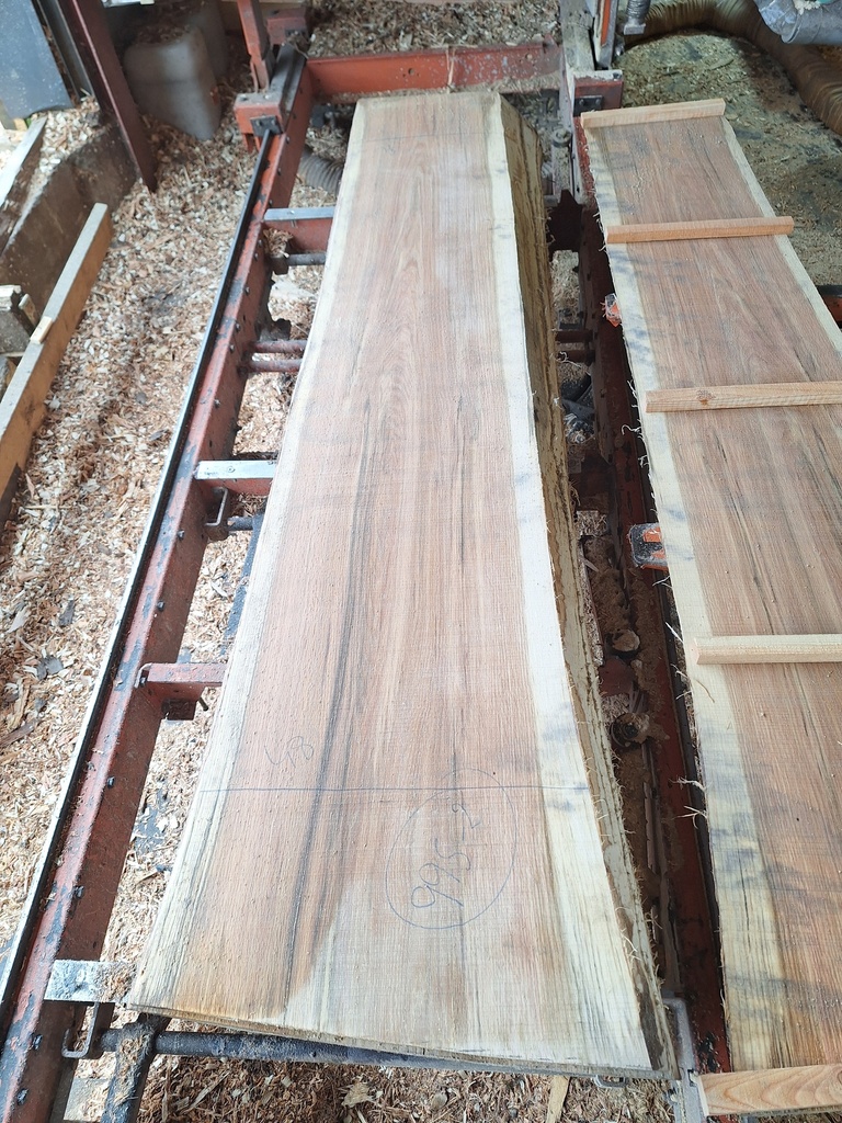 Plateau Chêne Rouge 43 x 360-480 x 2020 mm de la boule 995 - 2