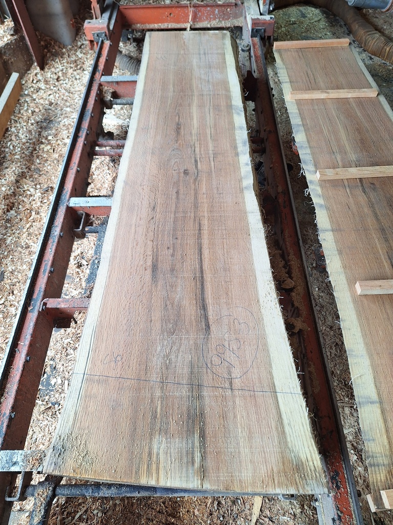 Plateau Chêne Rouge 43 x 440-560 x 2020 mm de la boule 995 - 3