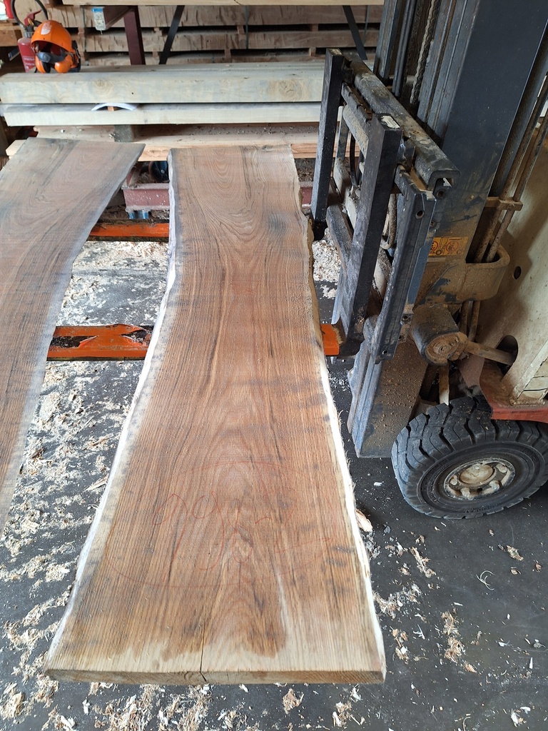 Plateau Chêne Rouge 43 x 370-500 x 1950 mm de la boule 998 - 2