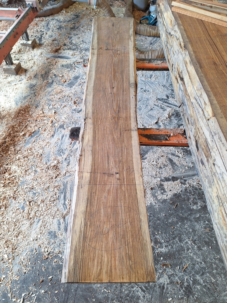 Plateau Chêne Rouge 28 x 290-320 x 1950 mm de la boule 1000 - 1