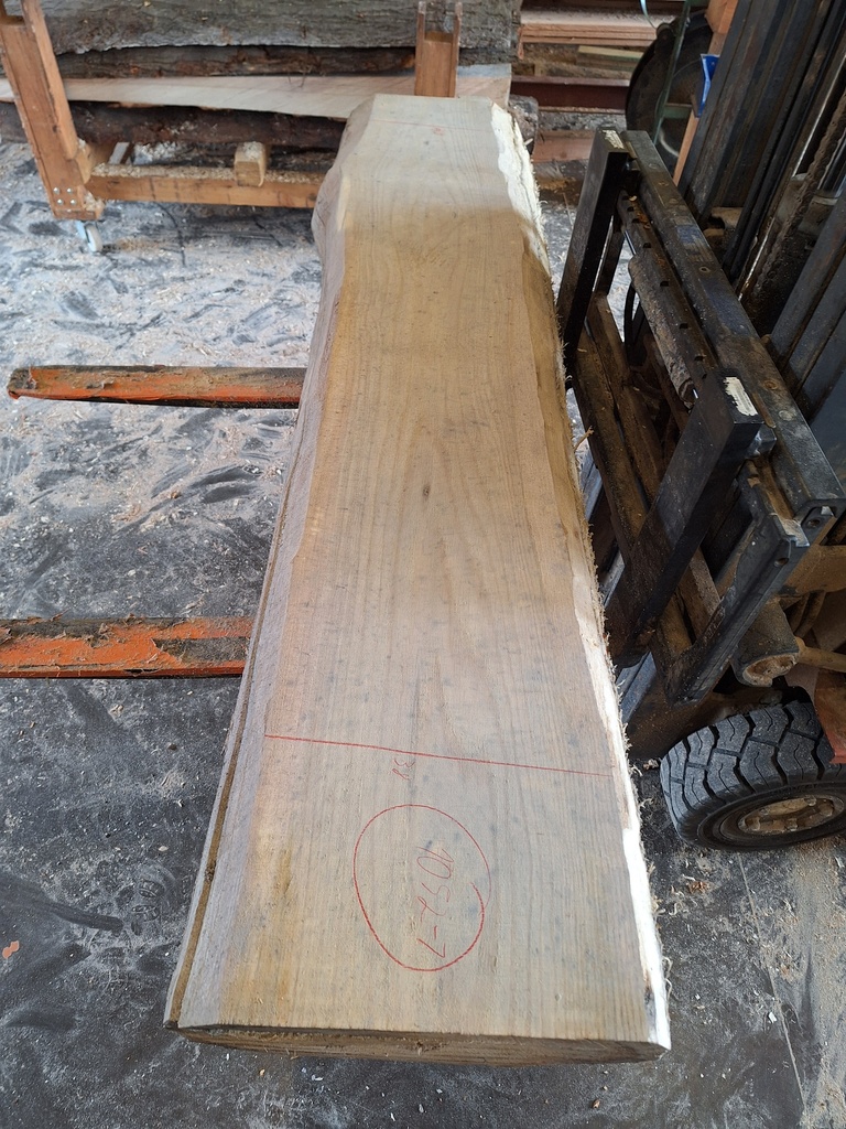 Plateau Chêne Rouge 43 x 290-380 x 1960 mm de la boule 1052 - 1