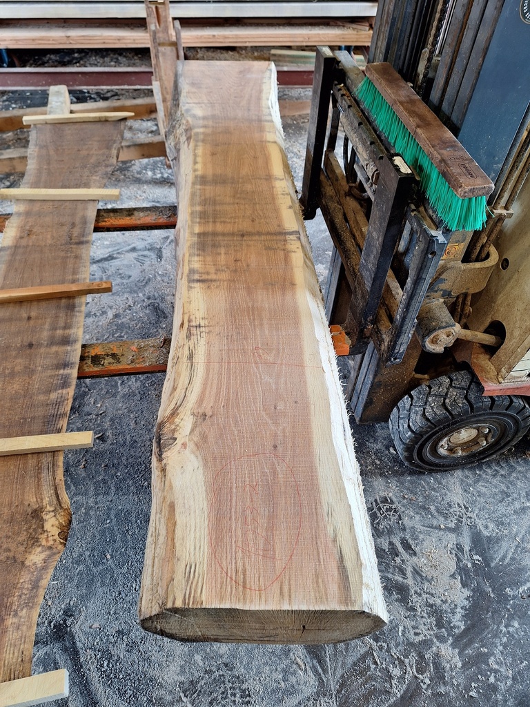 Plateau Chêne Rouge 28 x 290-370 x 2180 mm de la boule 1053 - 2