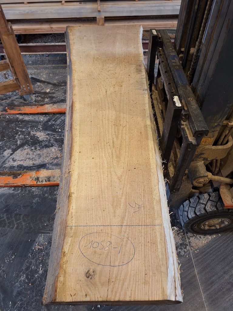 Plateau Chêne Rouge 43 x 340-580 x 2000 mm de la boule 1058 - 1