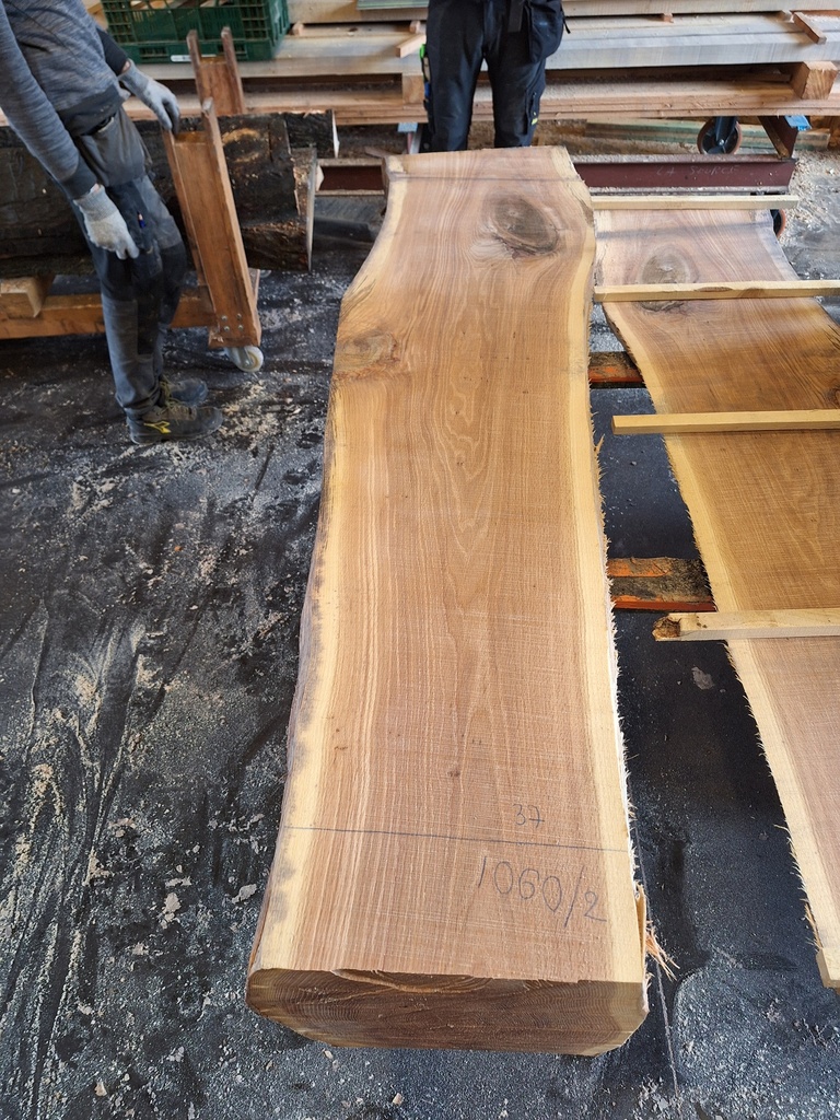 Plateau Chêne Rouge 43 x 370-460 x 2020 mm de la boule 1060 - 2