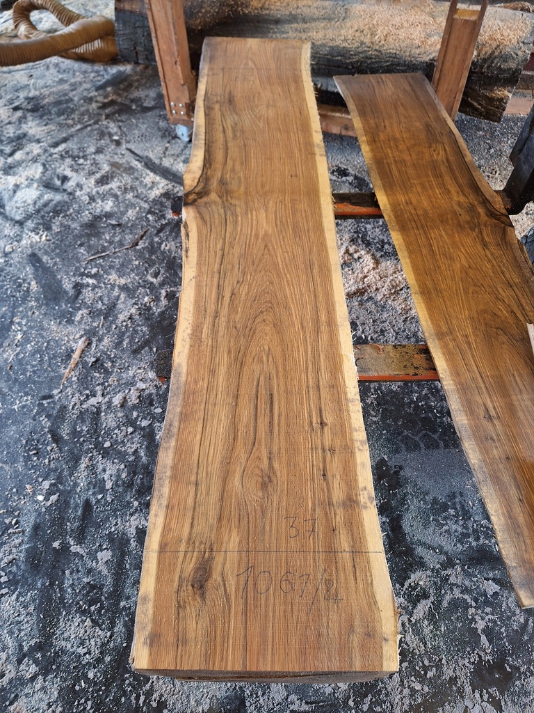 Plateau Chêne Rouge 43 x 370-390 x 2040 mm de la boule 1061 - 2