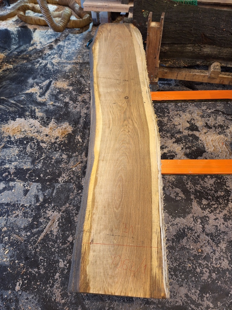 Plateau Chêne Rouge 28 x 300-310 x 2030 mm de la boule 1062 - 1