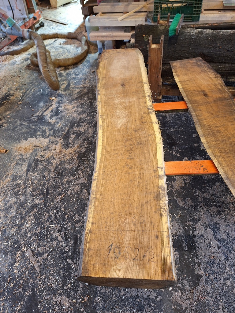 Plateau Chêne Rouge 28 x 350-360 x 2030 mm de la boule 1062 - 2