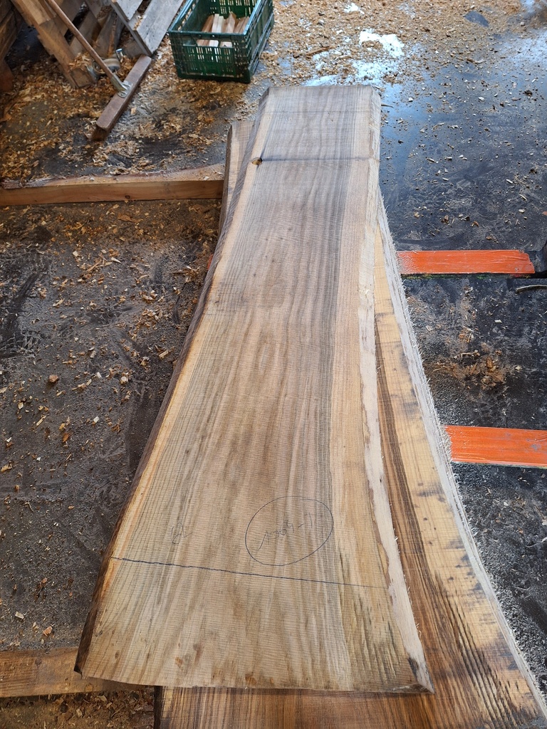 Plateau Chêne Rouge 43 x 410-620 x 2000 mm de la boule 1064 - 1