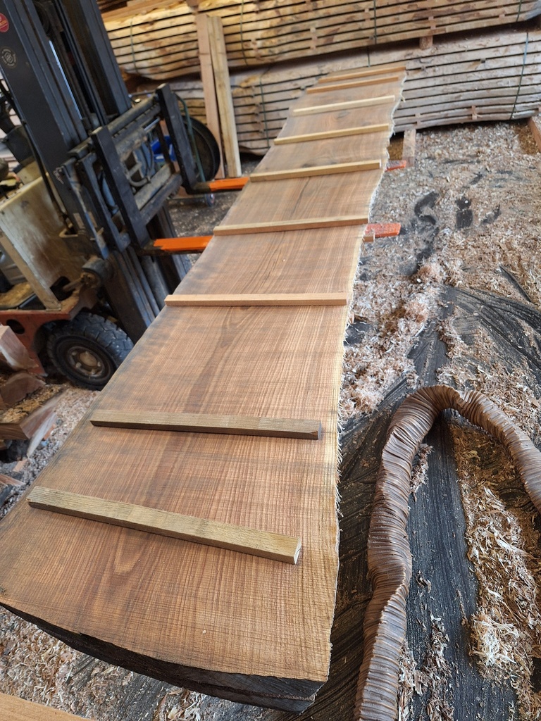 Plateau Chêne Rouge 53 x 560-630 x 4030 mm de la boule 1438 - 2