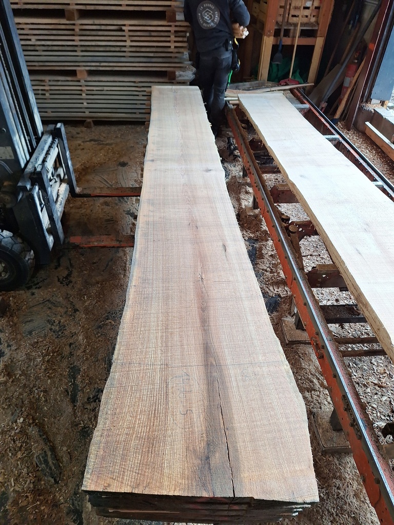 Plateau Chêne Rouge 43 x 520-660 x 4030 mm de la boule 1470 - 5