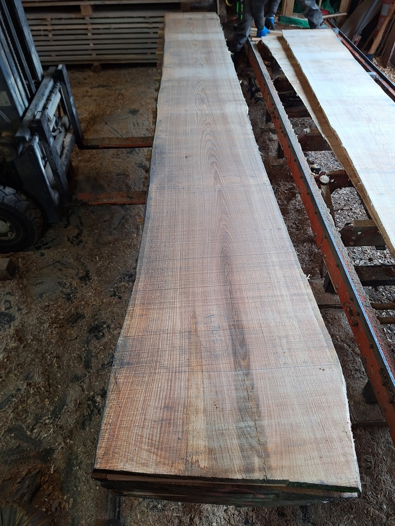 Plateau Chêne Rouge 43 x 500-670 x 4030 mm de la boule 1470 - 6