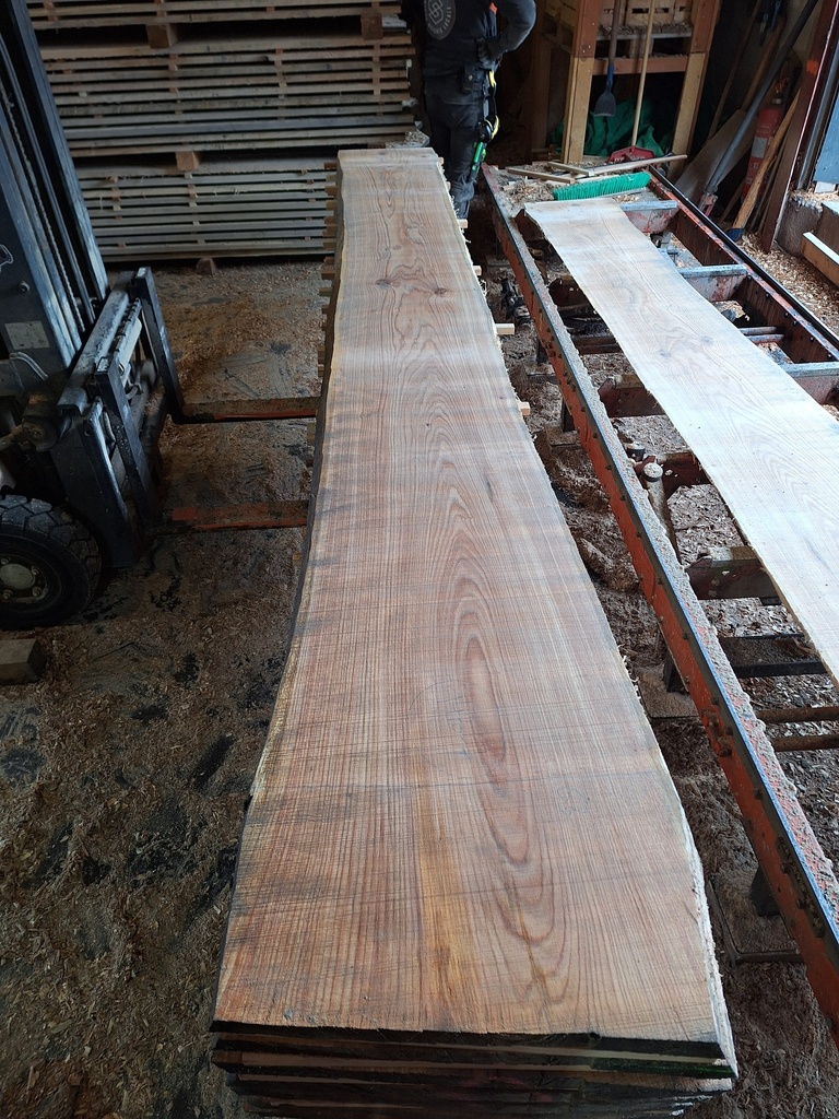 Plateau Chêne Rouge 43 x 460-630 x 4030 mm de la boule 1470 - 7