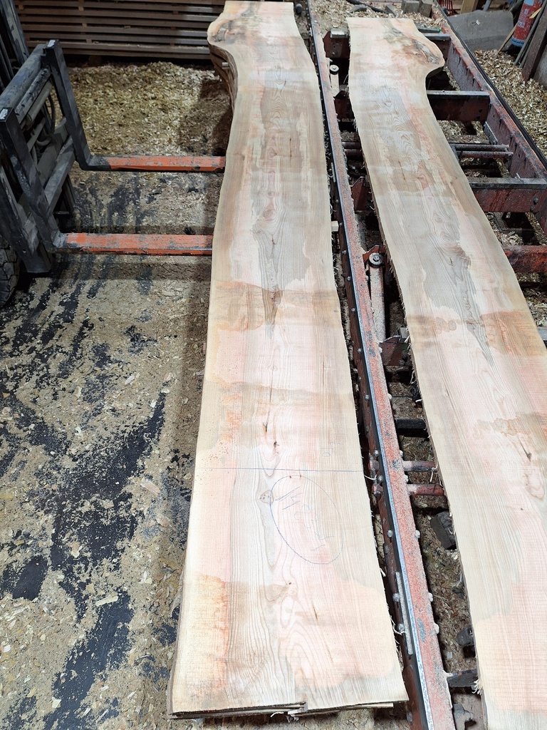 Plateau Frêne 43 x 400-480 x 4050 mm de la boule 1483 - 4