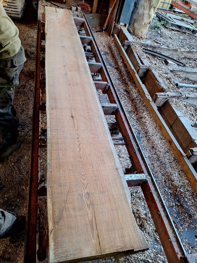 Plateau Chêne Rouge 43 x 460-520 x 4020 mm de la boule 1484 - 4