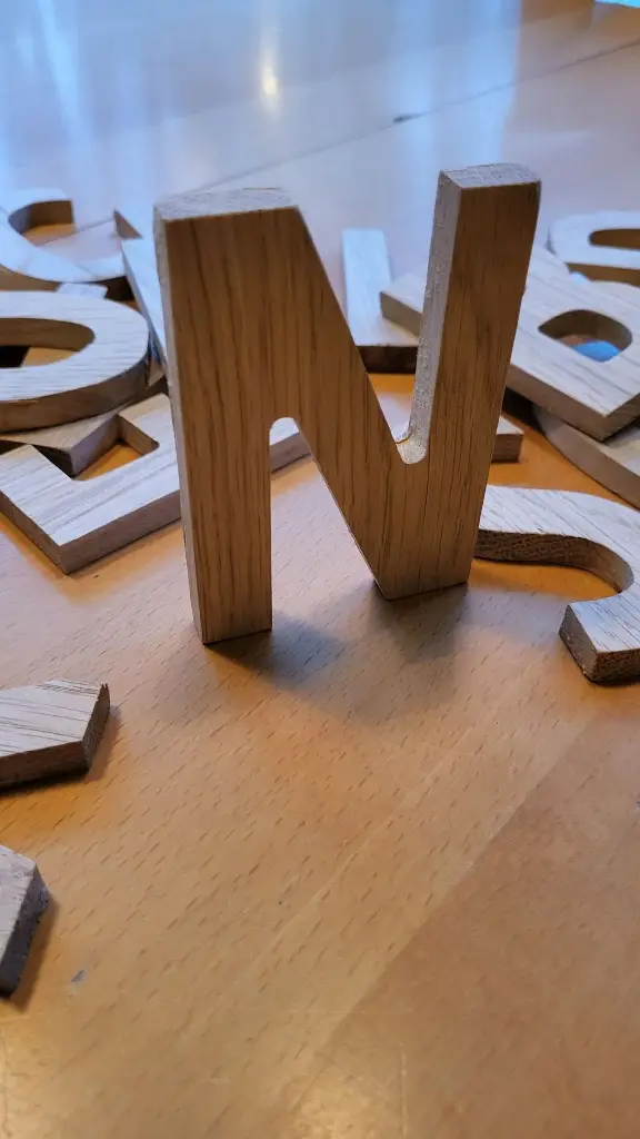 Lettre ou chiffre en chêne - 10cm