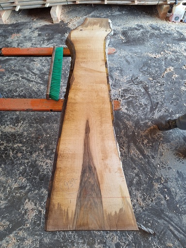 [PL-NOY-939-1] Plateau Noyer 28 x 280-410 x 2050 mm de la boule 939 - 1